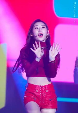 Photo : Itzy - Chaeryeong Cameltoe