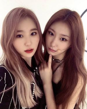 Photo : Chaeyeon & Chaeryeong