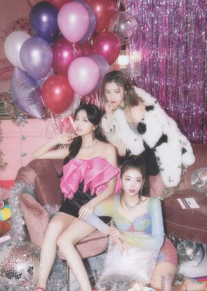 Photo : ryujin, lia and yuna