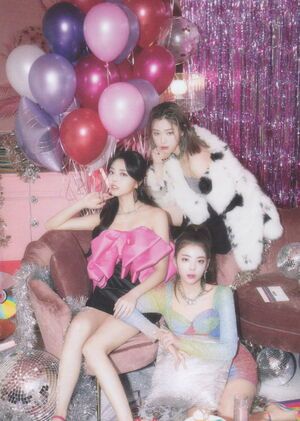 Photo : Ryujin, lia and yuna