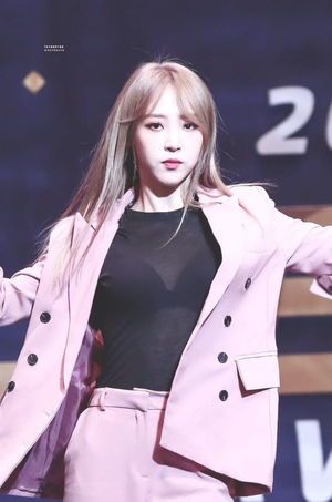 Photo : Mamamoo - Moonbyul see through