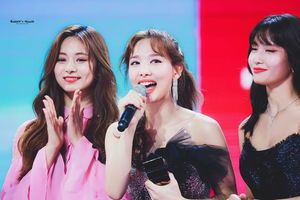 Photo : Tzuyu, Nayeon & Momo
