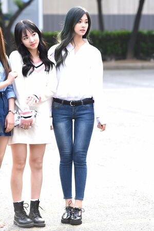 Photo : Nayeon & Tzuyu