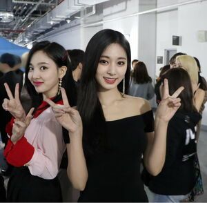 Photo : Nayeon & Tzuyu