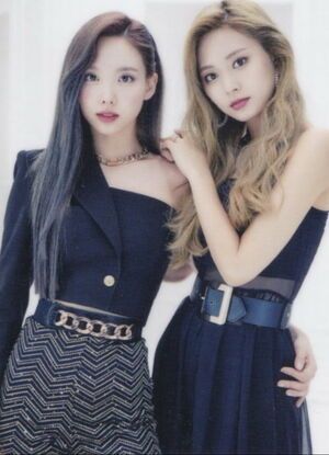 Photo : Tzuyu and nayeon