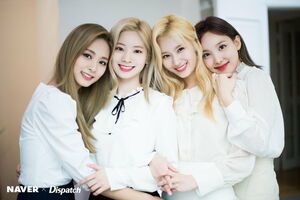 Photo : Tzuyu, Dahyun, Sana & Nayeon