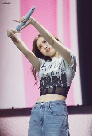 Photo : LA girl Nayeon