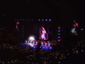 Photo : The Forum - Nayeon doing her thing