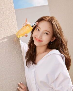Photo : Biotherm.kr Instagram Update - Nayeon for Biotherm