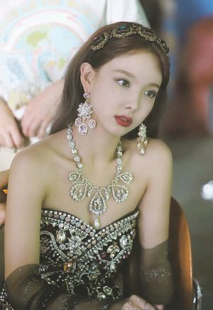 Photo : Goddess Nayeon in Feel Special