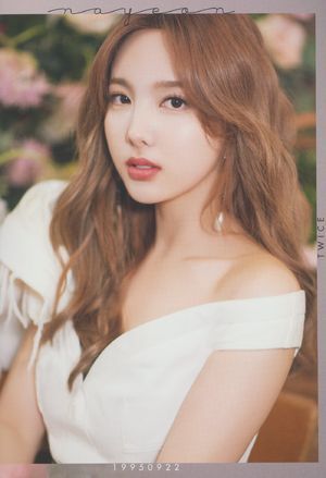 Photo : Nayeon in D-Icon Magazine