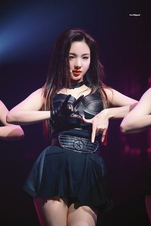 Photo : Nayeon is so beautiful!