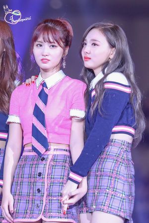 Photo : Nayeon and her tall Momo!