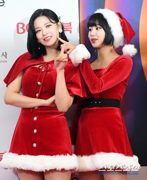 Photo : Jeongyeon & Chaeyoung