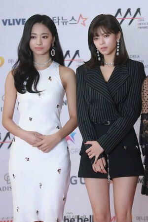 Photo : Tzuyu & Jeongyeon