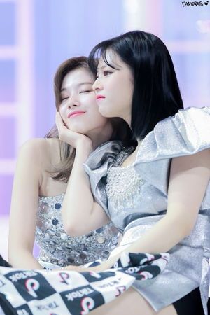 Photo : Cute Sana and Jeongyeon