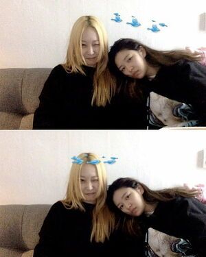 Photo : Uneasy_xx Instagram Update - Recent Jeongyeon photo with her friend