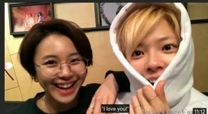 Photo : Jeongyeon & Chaeyoung making the cutest thumbnail.