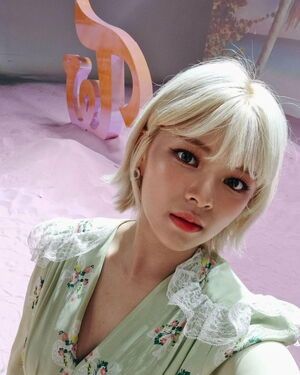 Photo : Twicetagram update - Pretty Jeongyeon