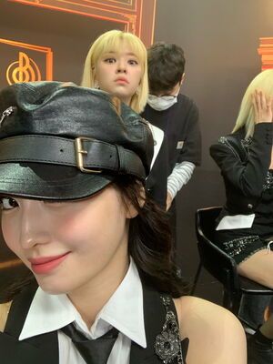 Photo : Momo ft. Jeongyeon