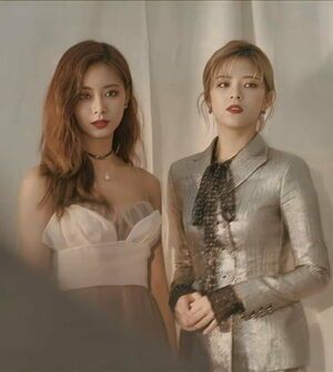 Photo : Tzuyu and Jeongyeon