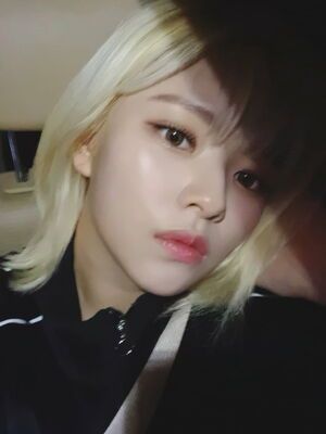 Photo : Jeongyeon bubble update 31.10.21