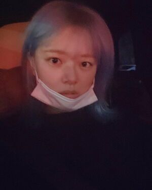 Photo : Twicetagram Update - Jeongyeon showing her new hair color