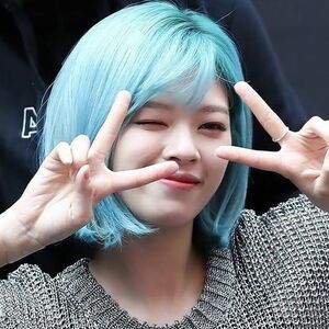 Photo : Jeongyeon double peace
