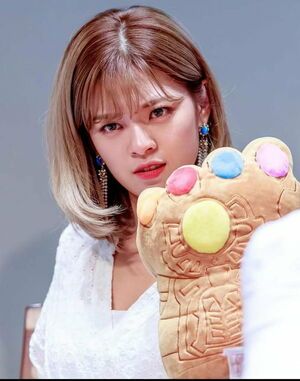 Photo : Jeongyeon x Marvel when