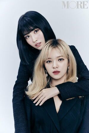 Photo : Jeongyeon and Momo