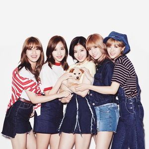 Photo : Jihyo, Mina, Sana, Momo & Jeongyeon