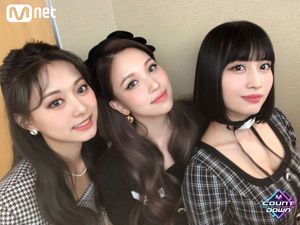 Photo : Tzuyu, Mina & Momo