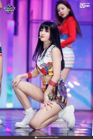 Photo : Momo is so gorgeous..