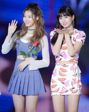 Photo : Sana & Momo