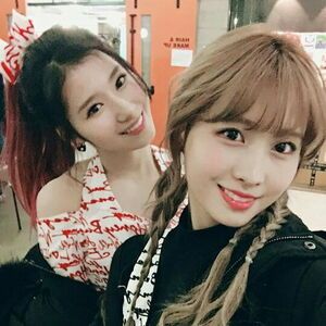 Photo : Sana & Momo
