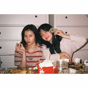 Photo : Sana and Momo