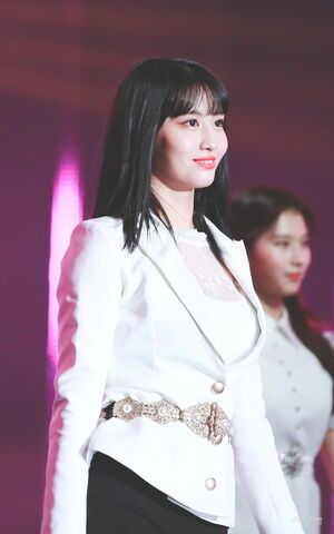 Photo : Momo looking incredible!