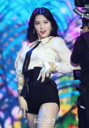 Photo : Momo thighs