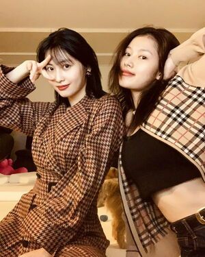 Photo : Momo and Sana