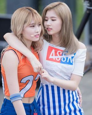 Photo : Momo & Sana