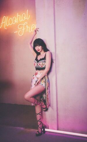 Photo : Momo posing!