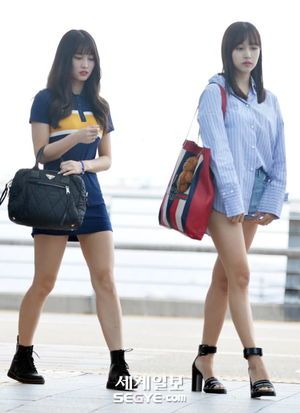 Photo : Momo & Mina