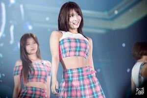 Photo : Gorgeous Momo & Sana!