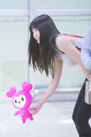 Photo : Momo with a Lovely!