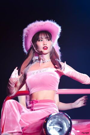 Photo : Momo - TWICE
