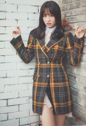 Photo : Hirai Momo in D-Icon Magazine
