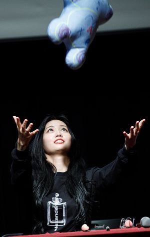 Photo : Momo playing catch!