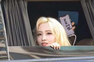 Photo : Momo at the window!