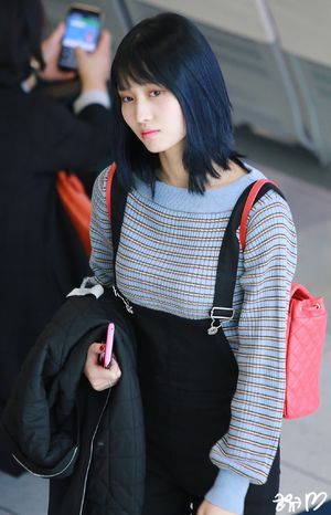 Photo : Momo is so effortlessly beautiful