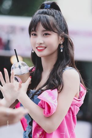 Photo : Momo in pink!